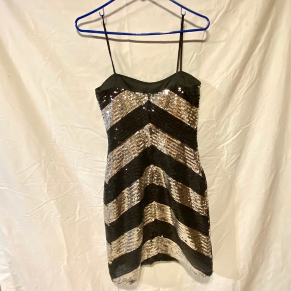 2/20 EUC Sequin Bodycon Stretchy Shiny Chevron Striped Mini Dress Sparkly NYE - Picture 6 of 12